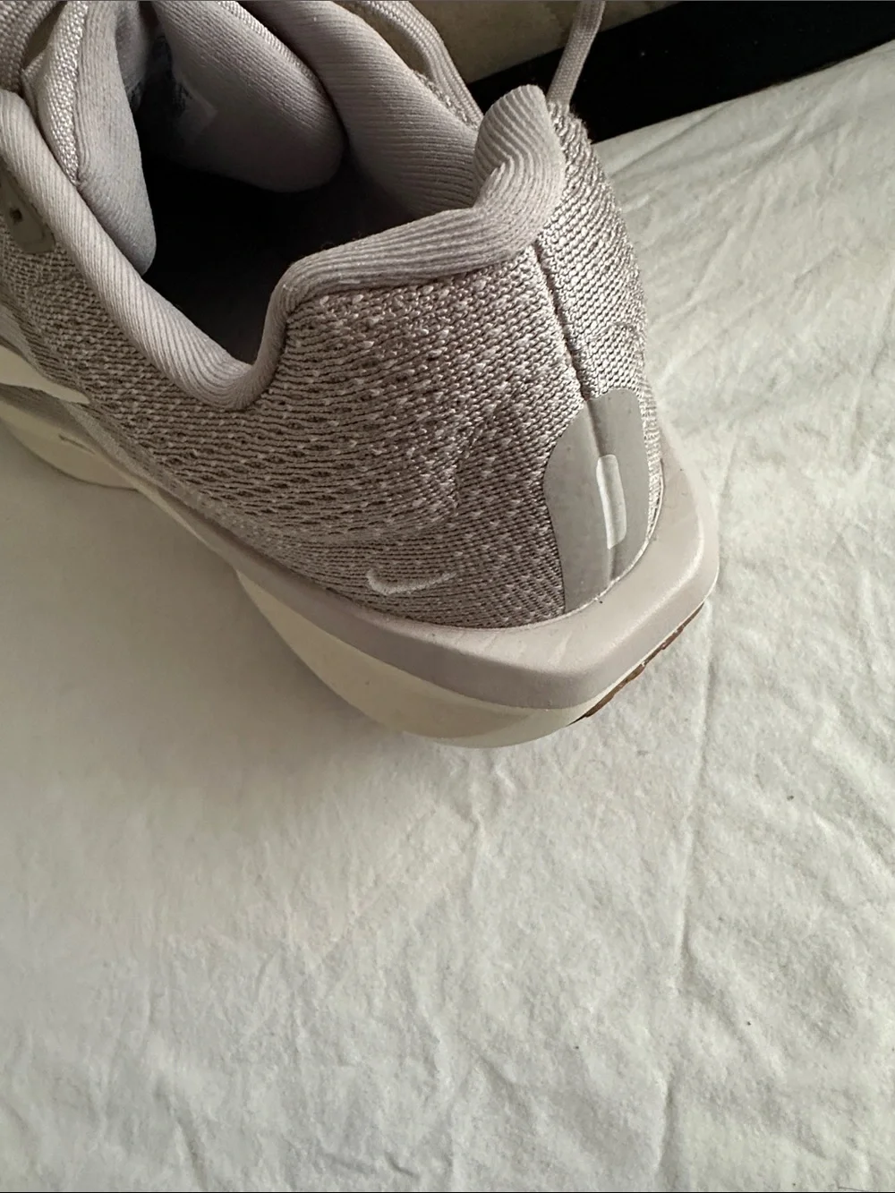 NWOT Nike Winflow 11 Women's Neutral Taupe Knit Running Sneakers 8 half woman