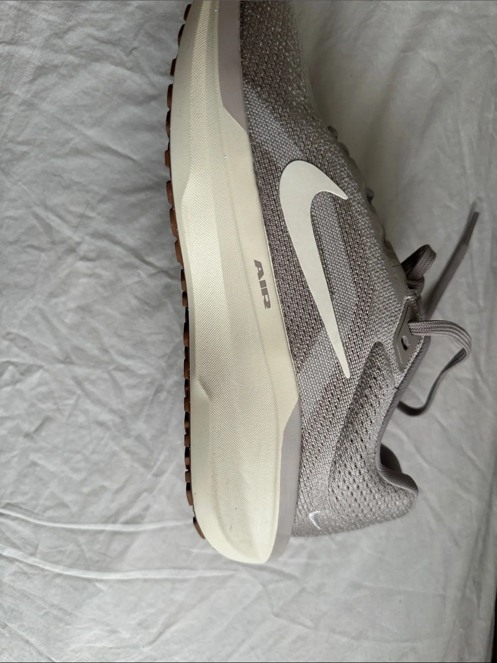 NWOT Nike Winflow 11 Women's Neutral Taupe Knit Running Sneakers 8 half woman