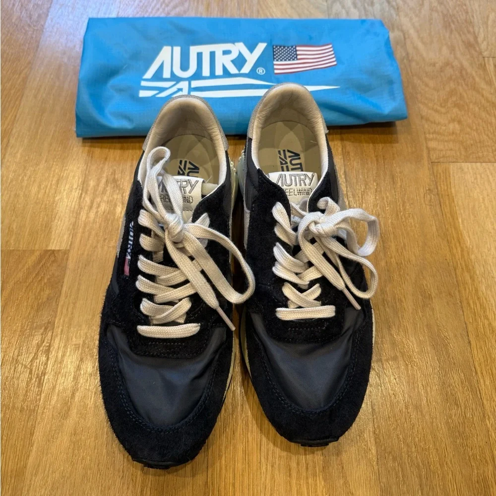 Autry comfortable women