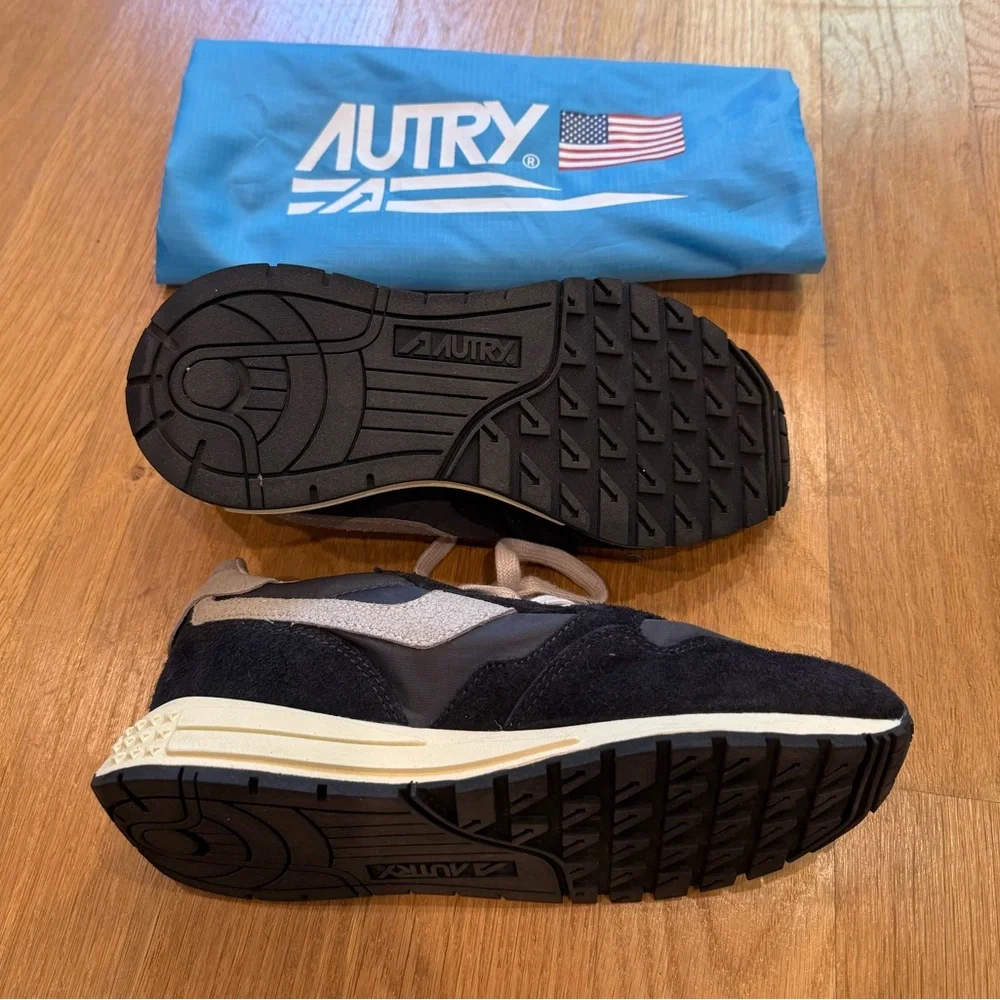 Autry comfortable women