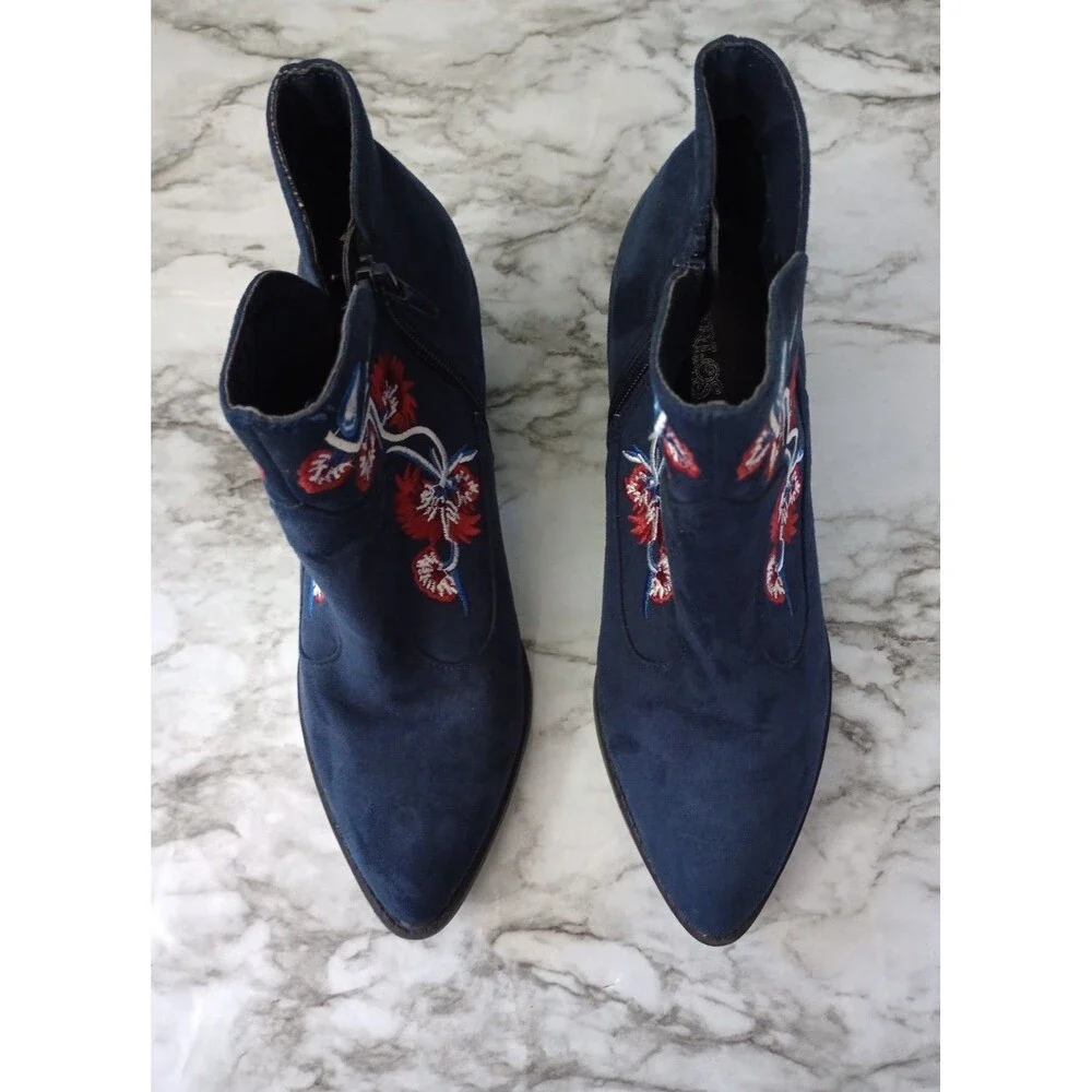Carlos Santana Navy Embroidered Pointed Toe Ankle Boots Size 7M