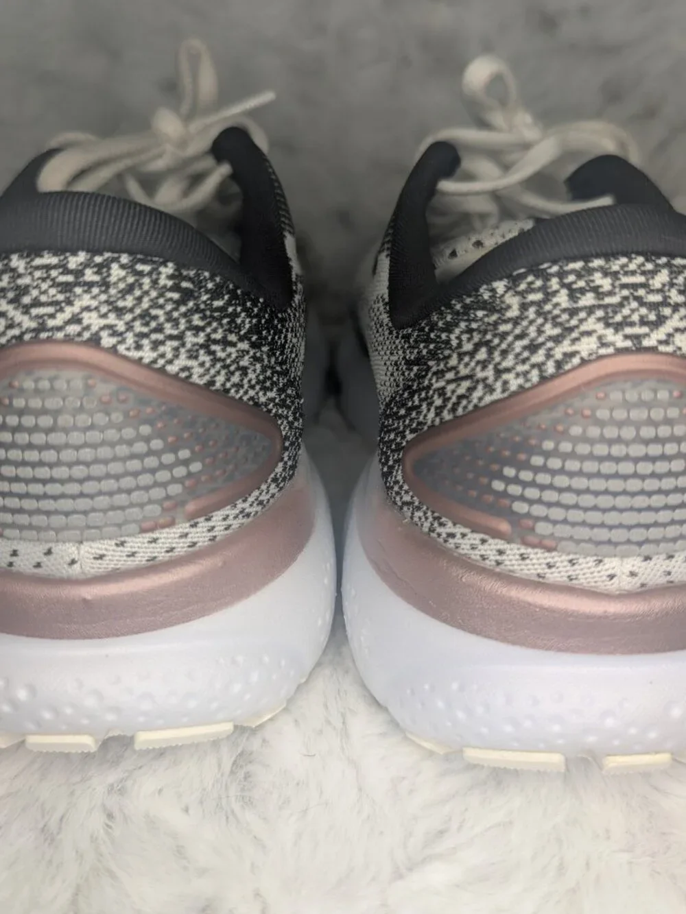 Brooks women visible uppers