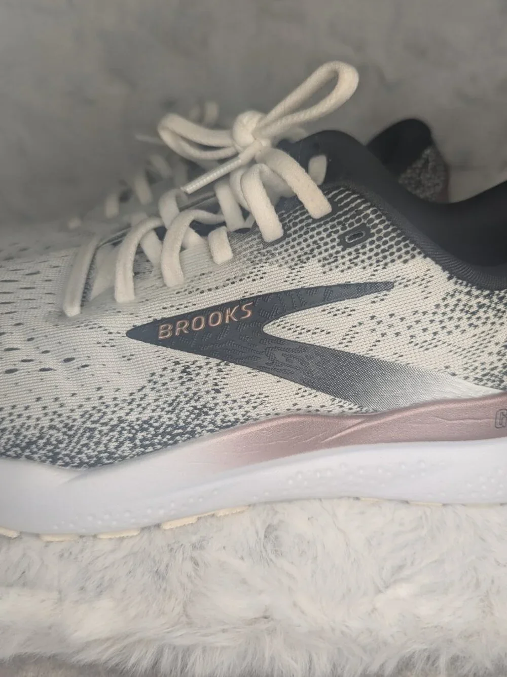 Brooks size uppers walking