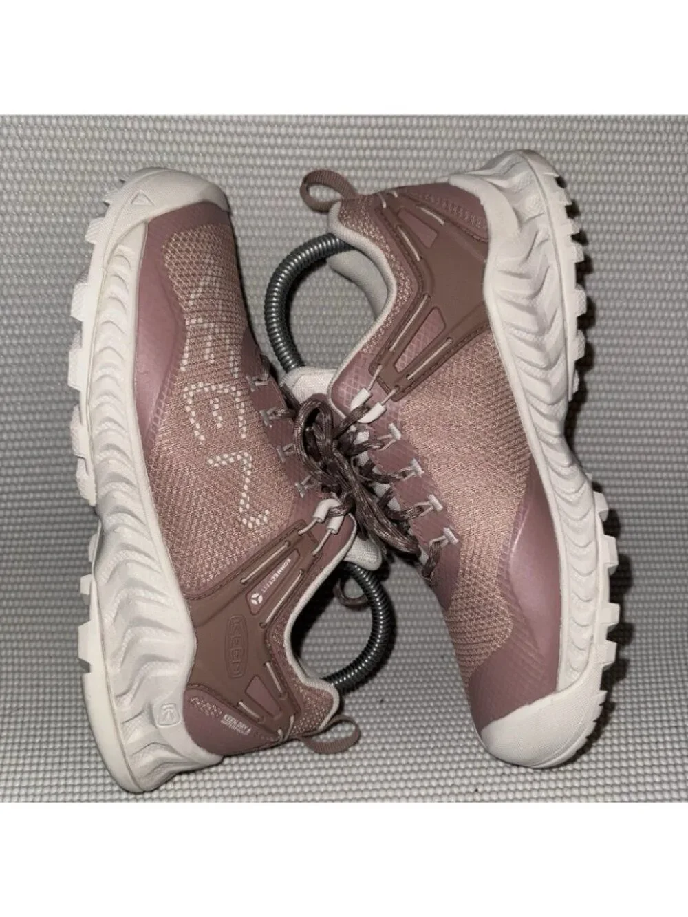 KEEN Women's Nxis Evo Taupe/Raw Umber Waterproof Hiking Outdoor Shoes Size 7.5