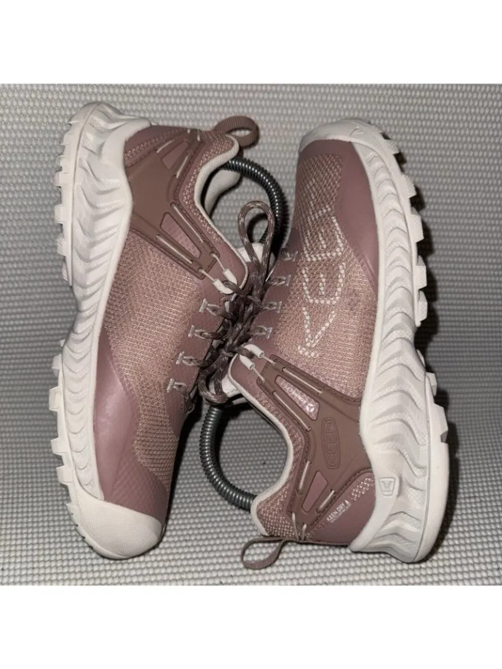 KEEN Women's Nxis Evo Taupe/Raw Umber Waterproof Hiking Outdoor Shoes Size 7.5