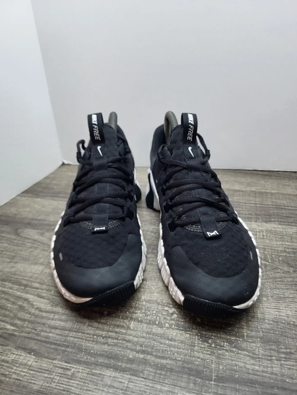 Nike Free Metcon 5 Womens Size 8 Black White Athletic Running Shoes Sneakers