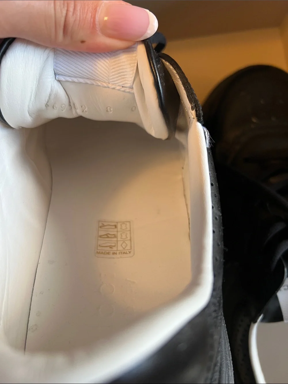 Men’s Gucci Black Leather Men’s Low-Top Sneakers with White Lining