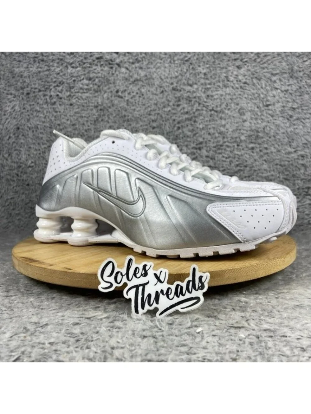 Nike Shox R4 White Metallic Silver Size 7 Women Sneakers AR3565-101