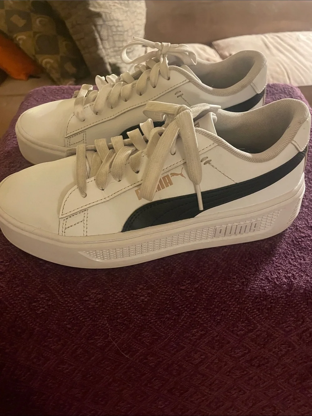 Puma white low
