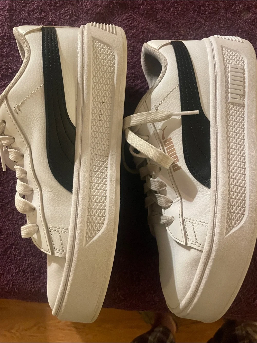 Puma white low