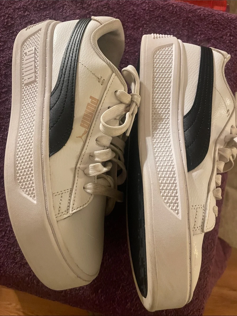 Puma white low