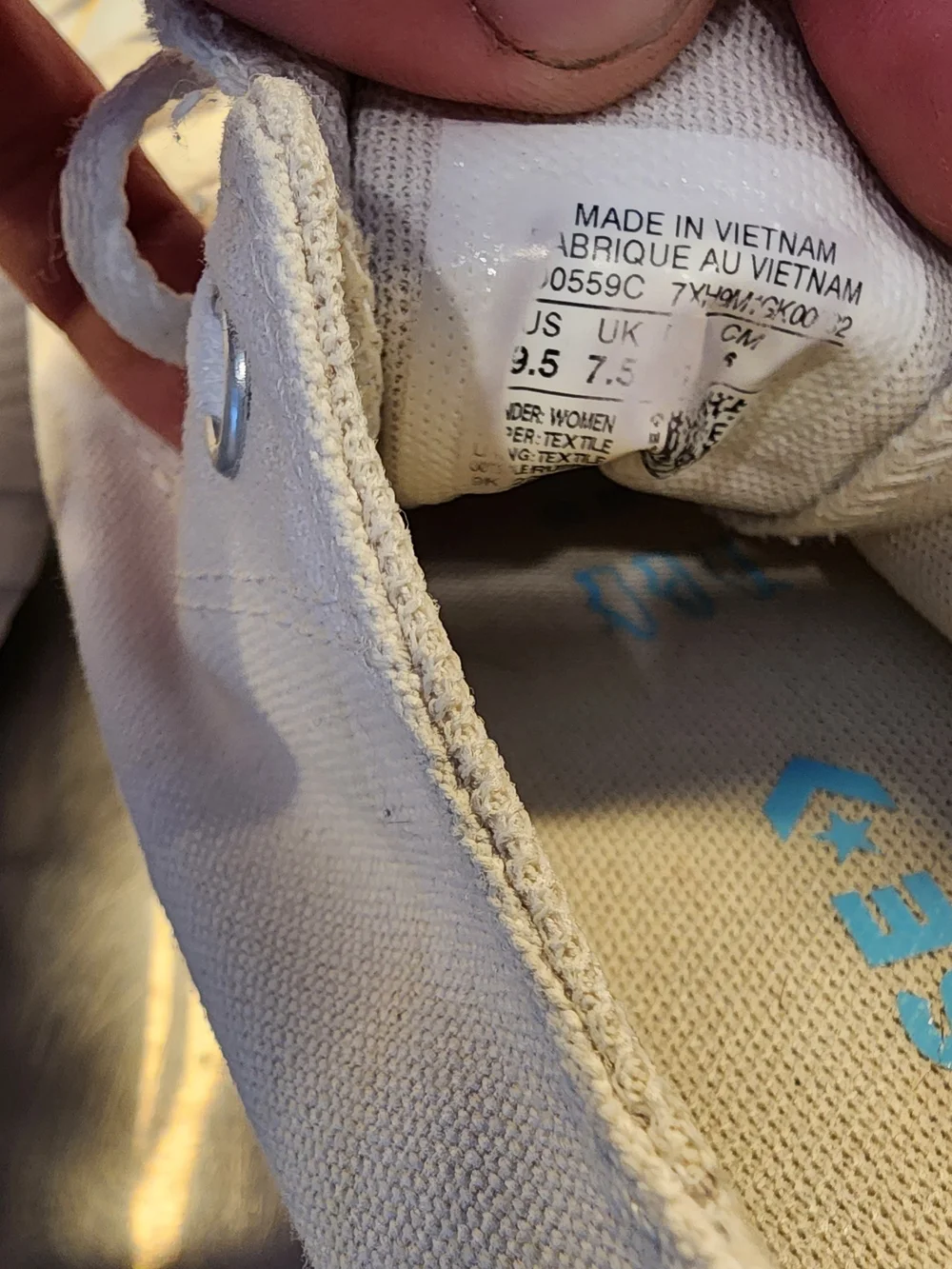 Converse lightly worn