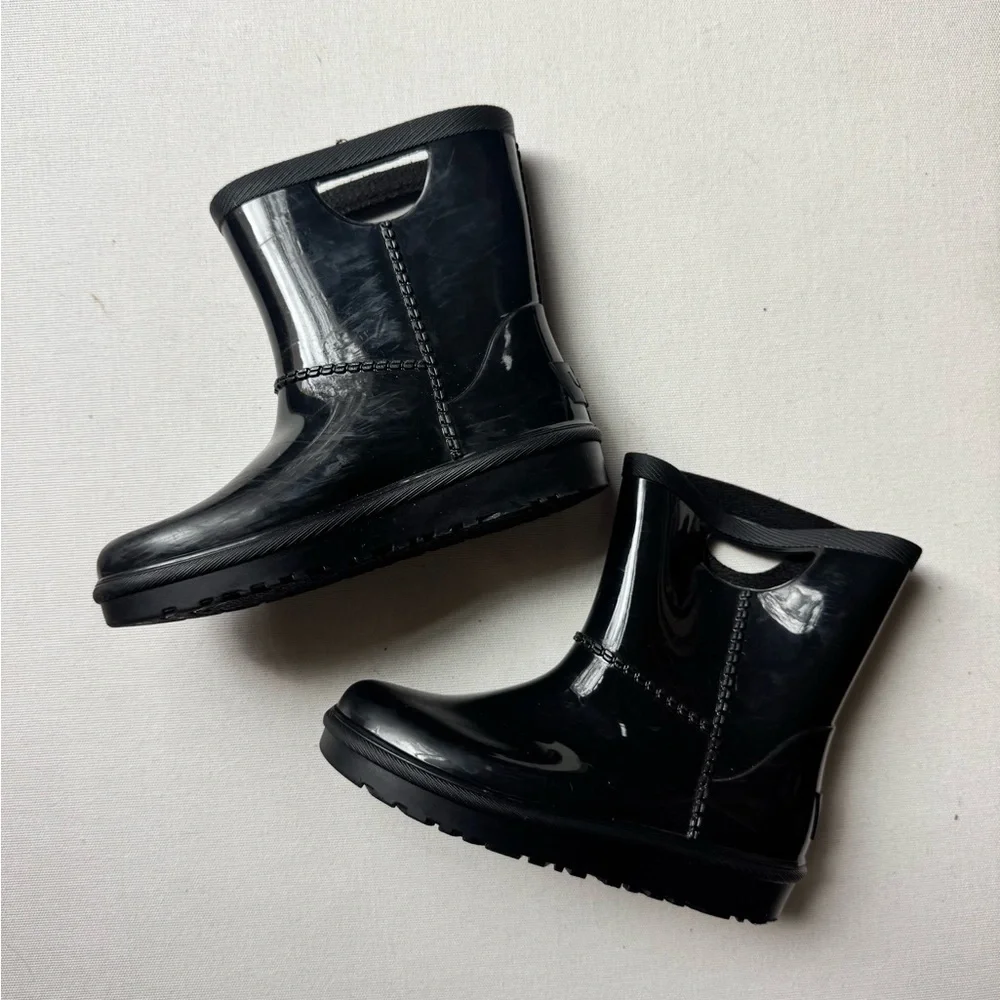 UGG elegant black