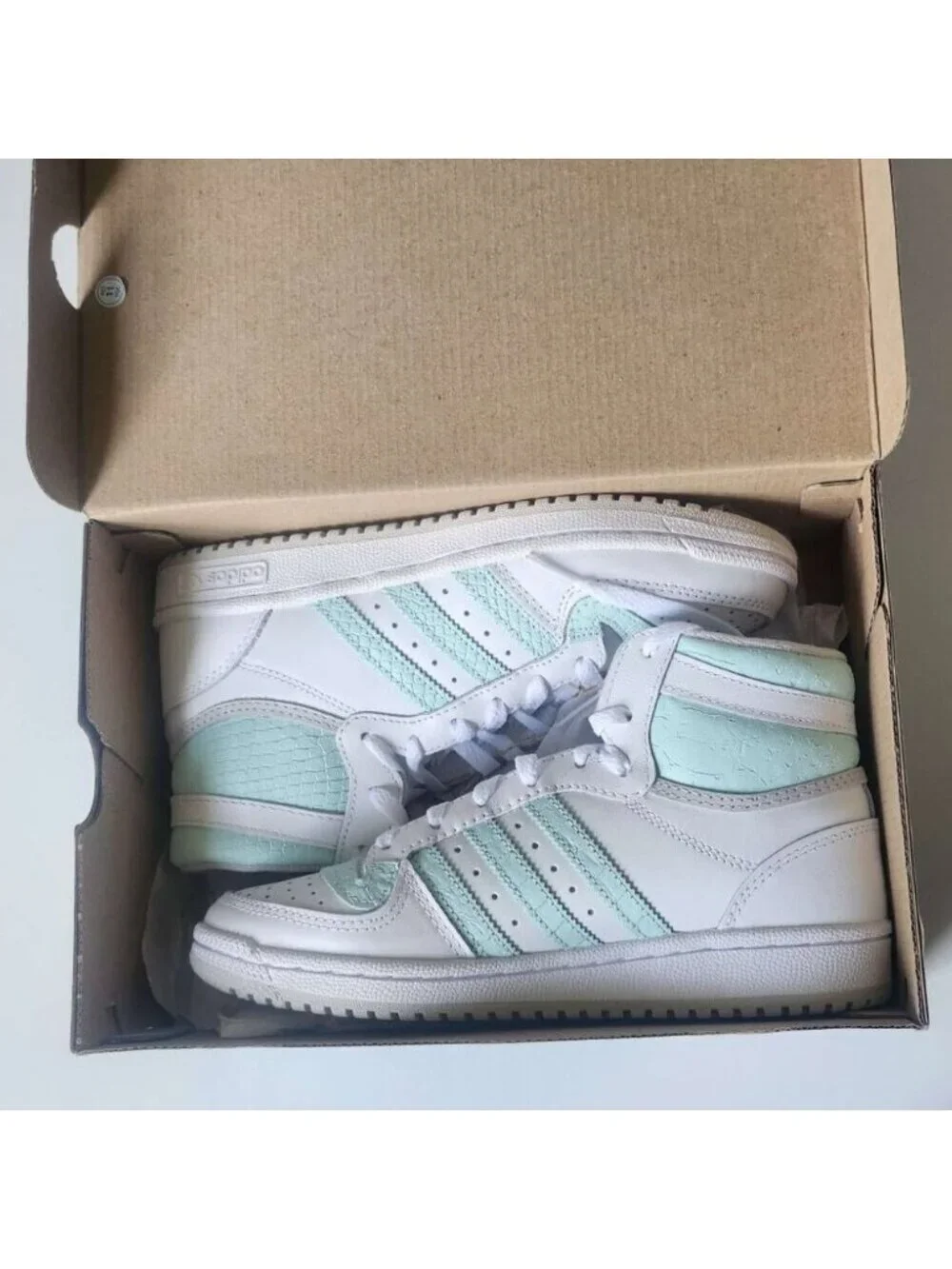 adidas snake texture