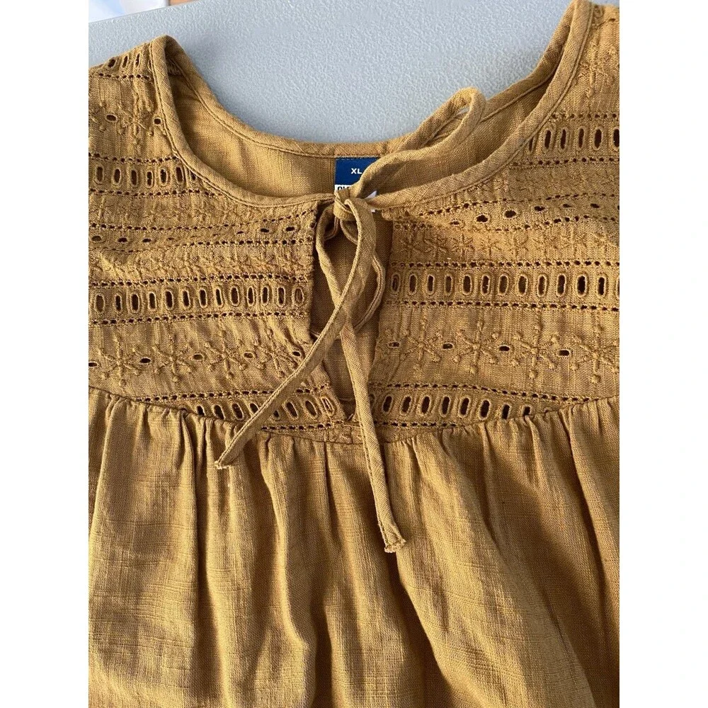 Old Navy Eyelet Lace Tie Neck Womens Top XL Honey Gold Brown Cotton Tiered Boho