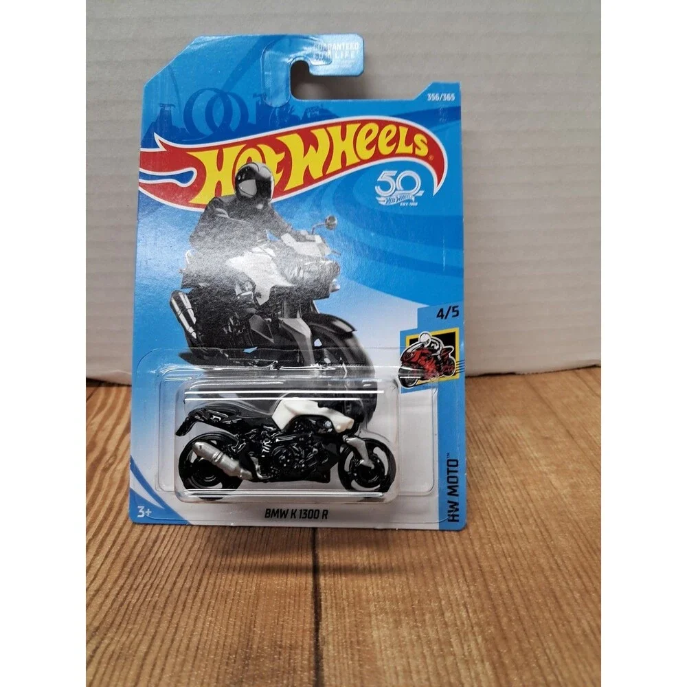 2018 Hot Wheels #356 HW Moto 4/5 BMW K 1300 R White/Black w/Black MC3 Spoke Whls