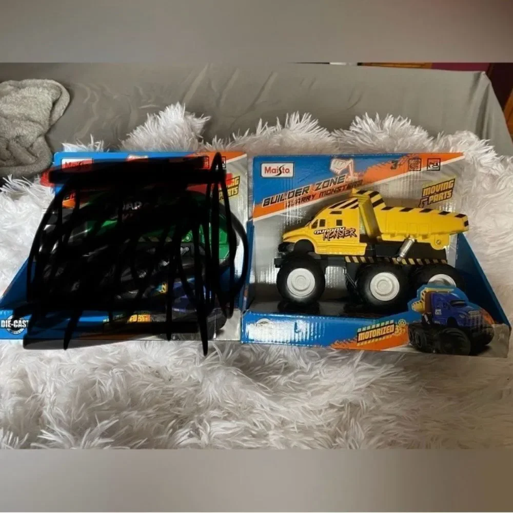 *NIB* Maisto Builder Zone Quarry Monsters Motorized Truck