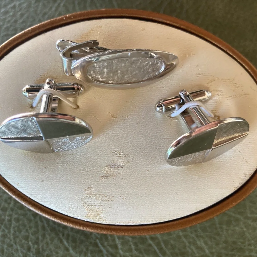 Vintage Sarah Coventry Modernist Cufflinks – Silver Tone Brushed/Polished Quarte