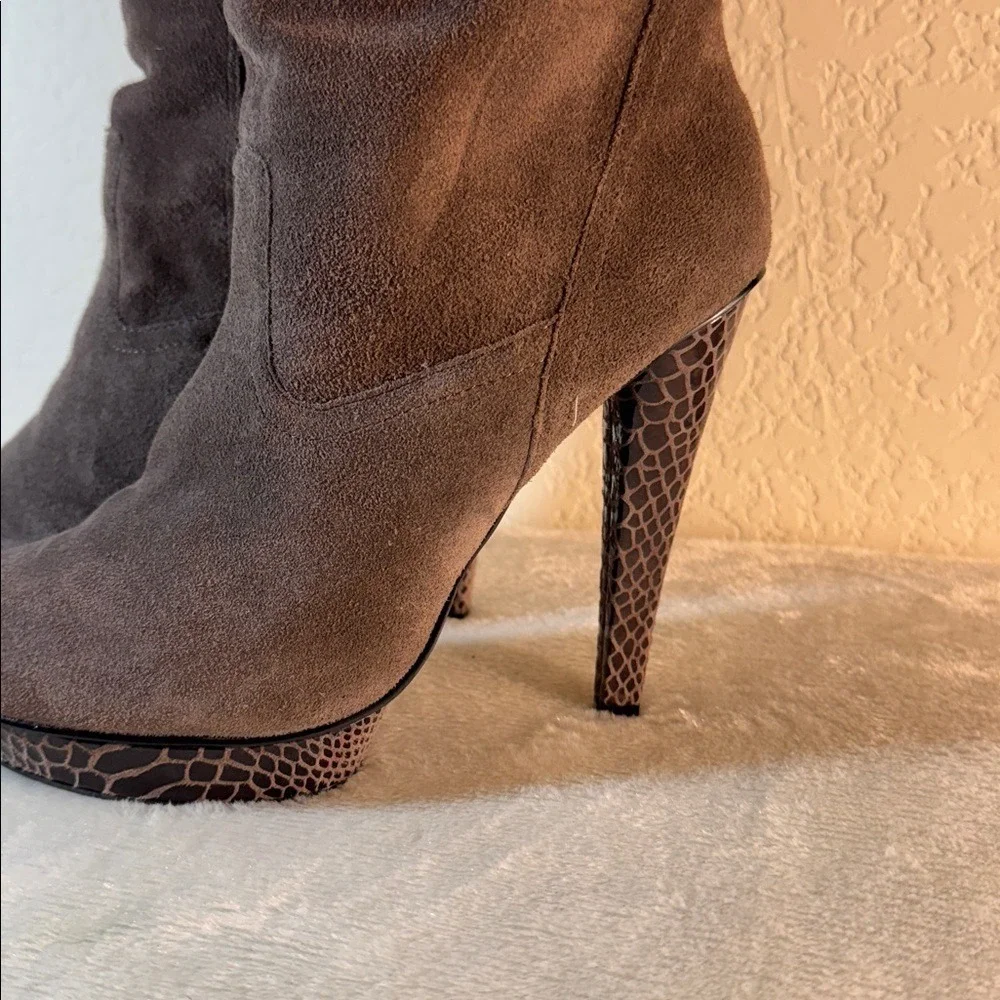 Bakers Grey Suede Over The‎ Knee Boots Snakeskin Platform Stiletto Heel 8.5B