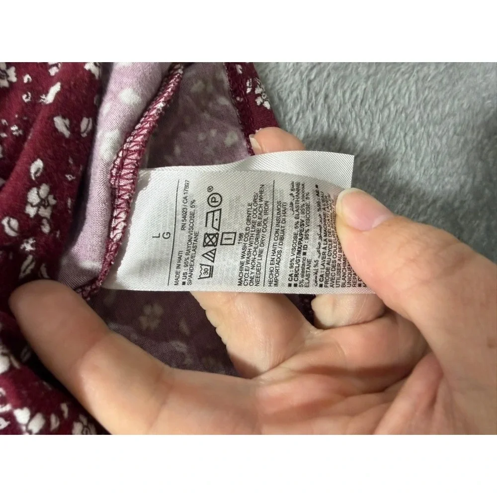 Old Navy Luxe Womens Large Burgundy Floral V-Neck Puff Short Sleeve‎ Top Shirt