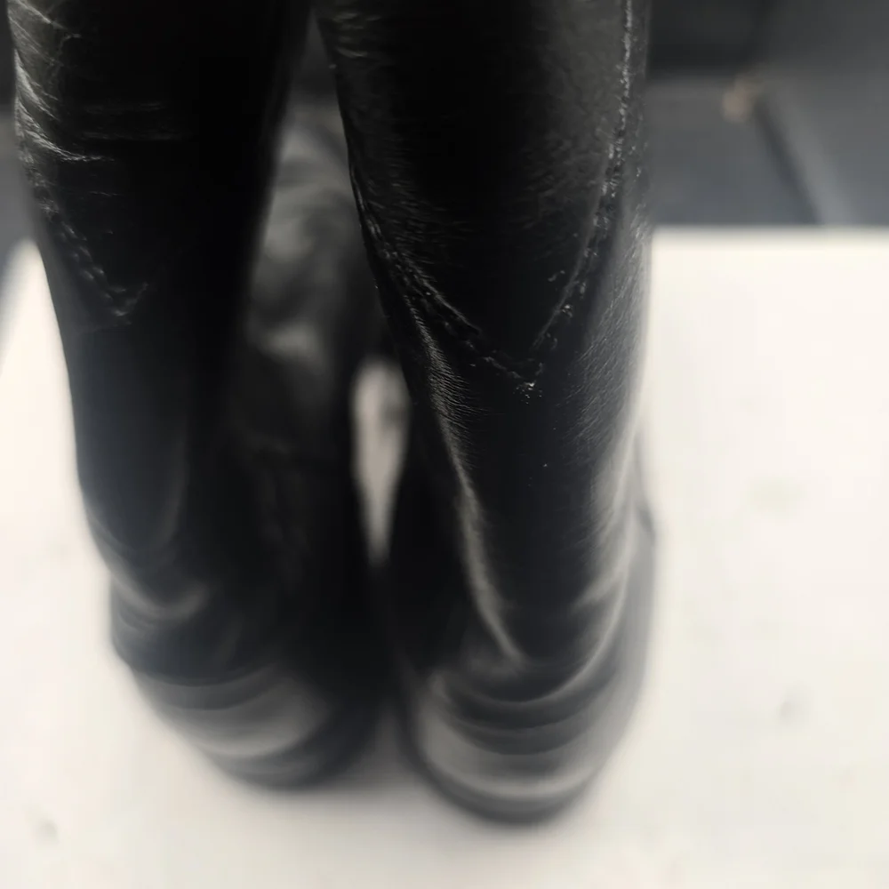 Justin Boots elegant black