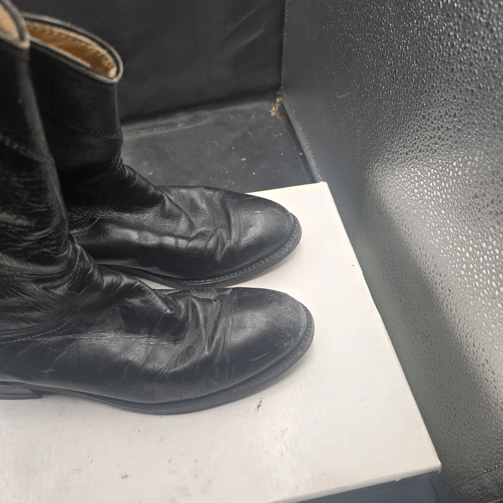 Justin Boots elegant black