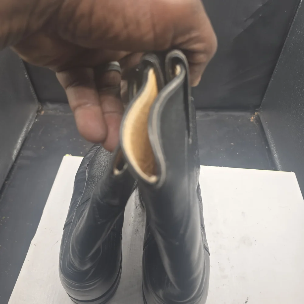 Justin Boots elegant black