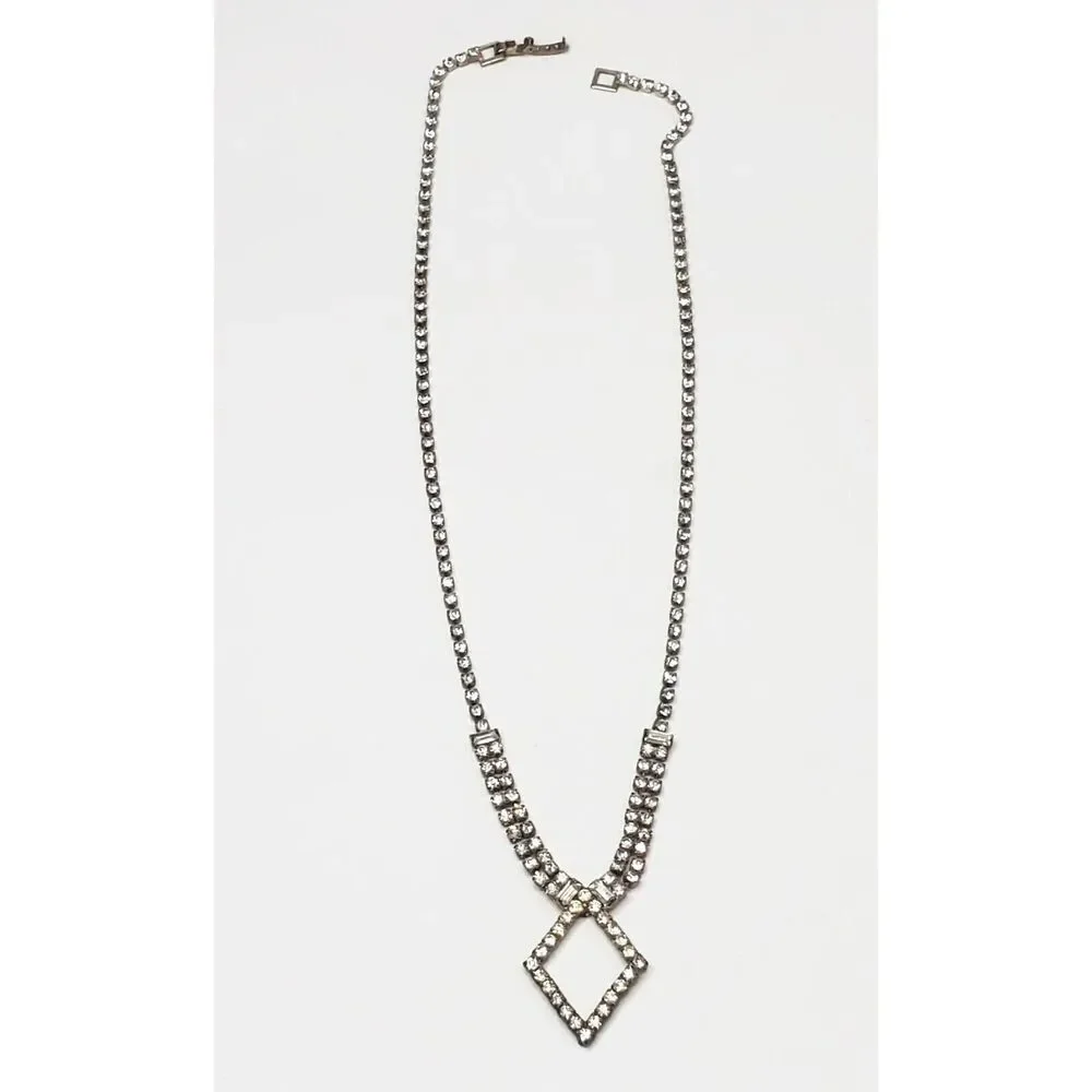 Vintage Rhinestone Diamond Shaped Necklace 18