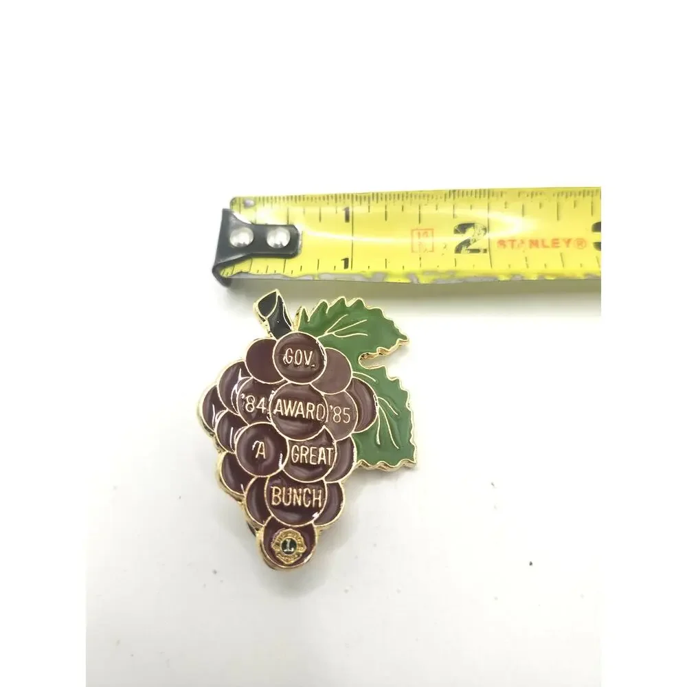 Vtg 1984-85 Lions Club Gov Award Pin A Great Bunch Grape Cluster Enamel Lapel