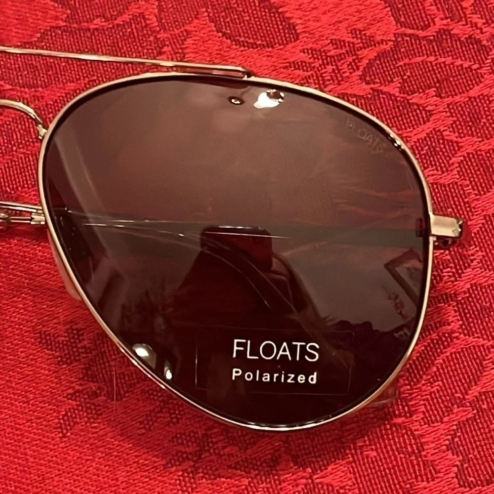 Floats classic aviator