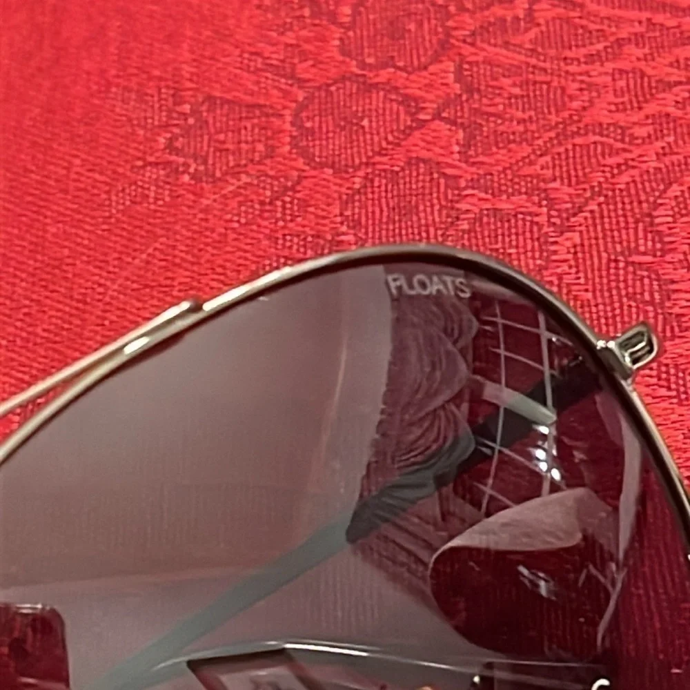Floats classic aviator