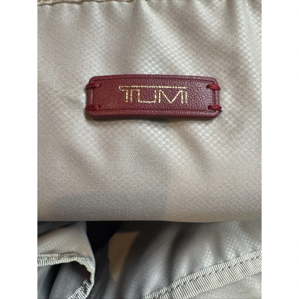 Tumi sophistication zip this