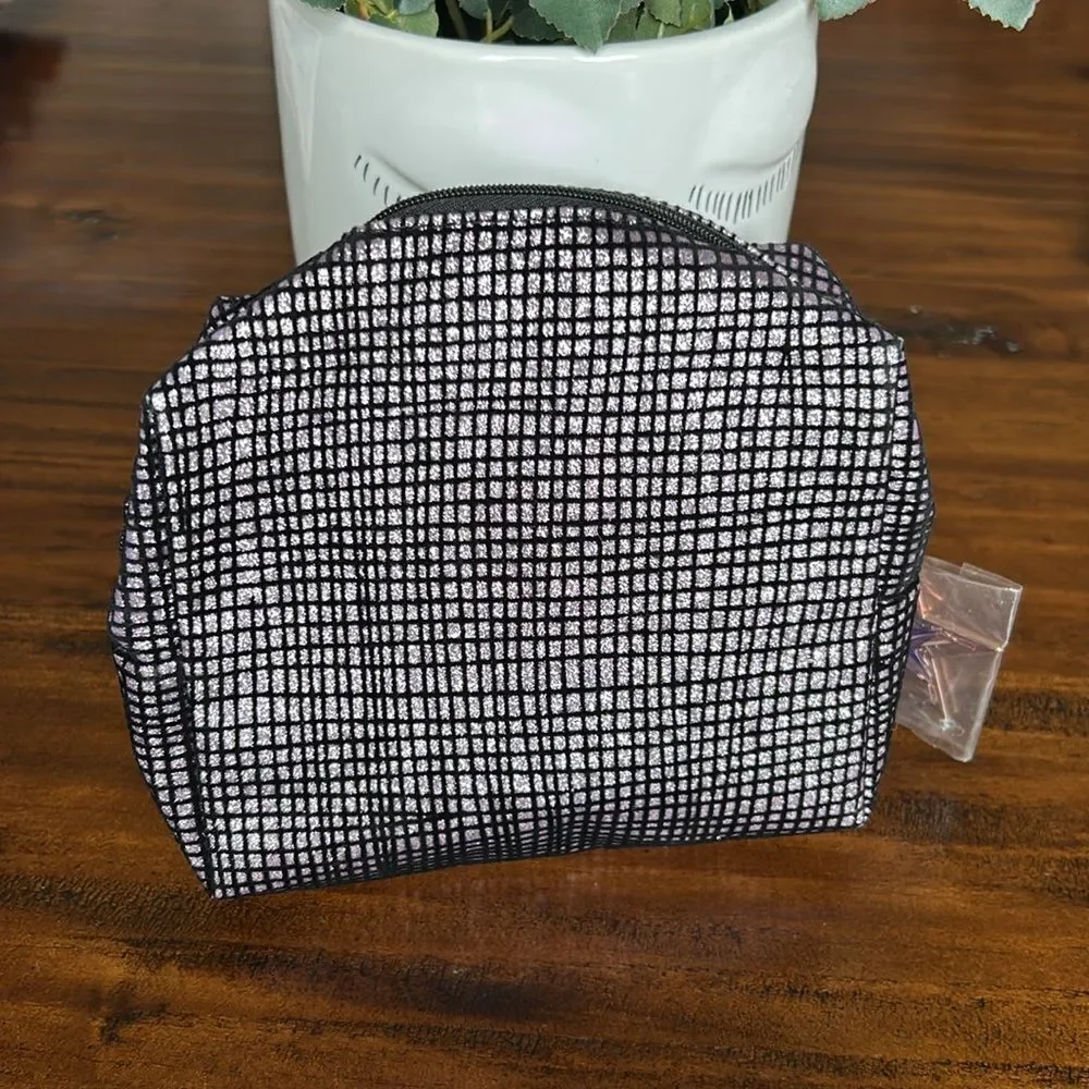 MAC Cosmetics this bundle