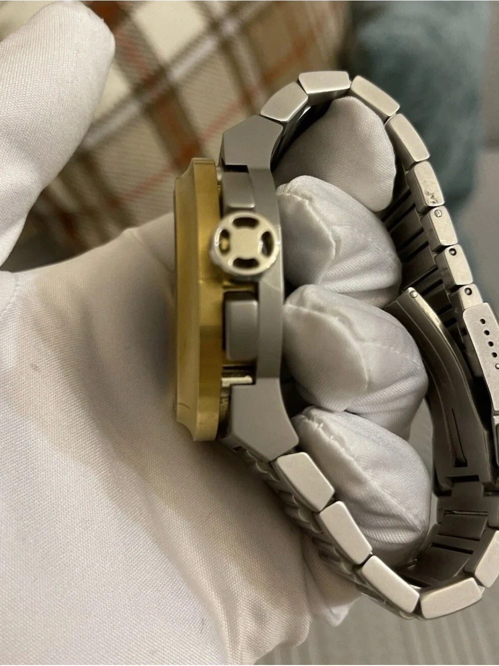 Invicta depth 18k 17