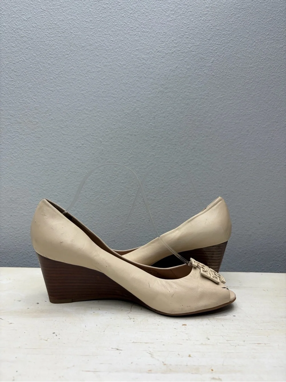 Tory Burch Beige Leather Lowell Open Toe Wedges Size 9