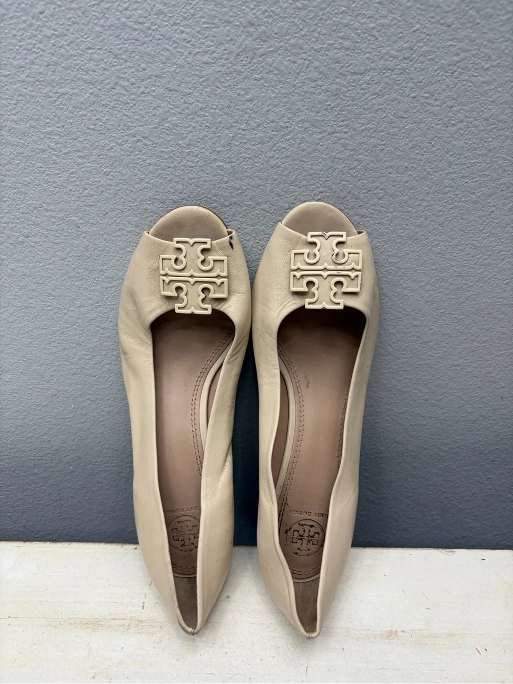 Tory Burch Beige Leather Lowell Open Toe Wedges Size 9