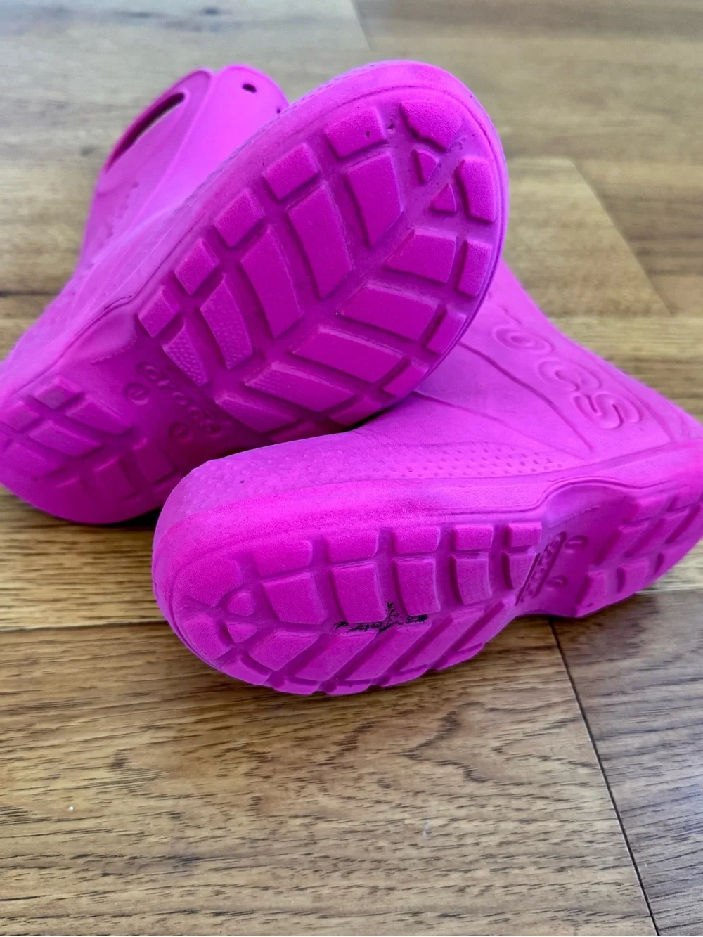 CROCS vibrant pink