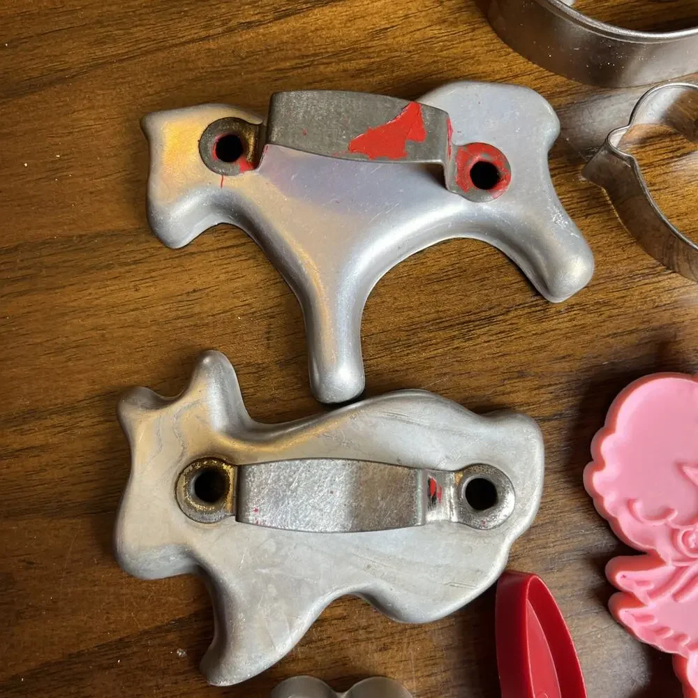 Cookie Cutters Lot Of 21 Mixed Metal & Plastic Modern & Vintage Baking Tool READ