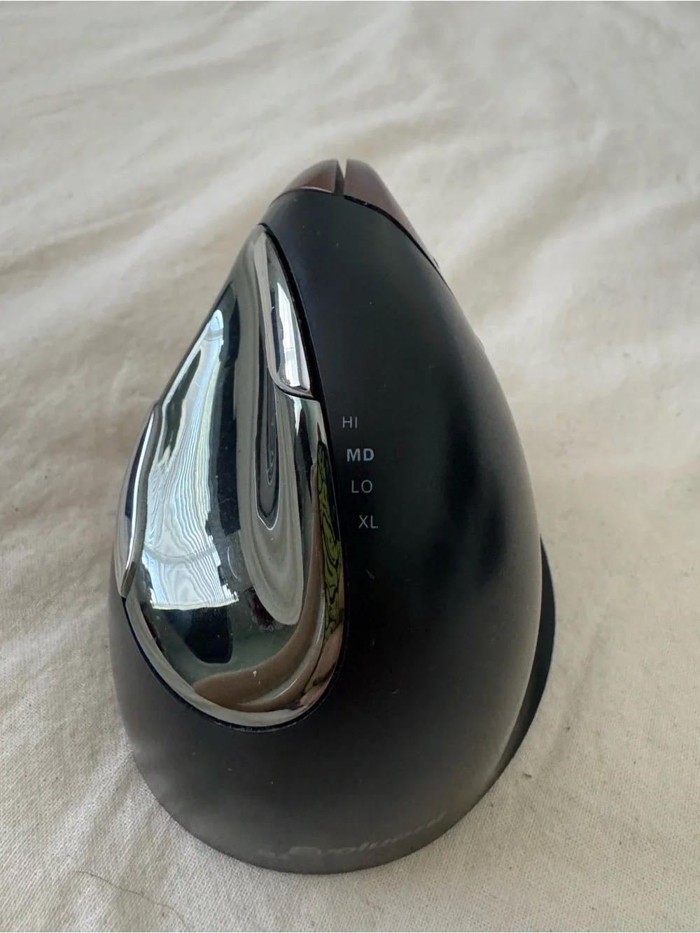 Evoluent Right-Hand Vertical Ergonomic Wireless USB Mouse