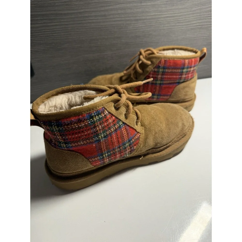 UGG while insole during