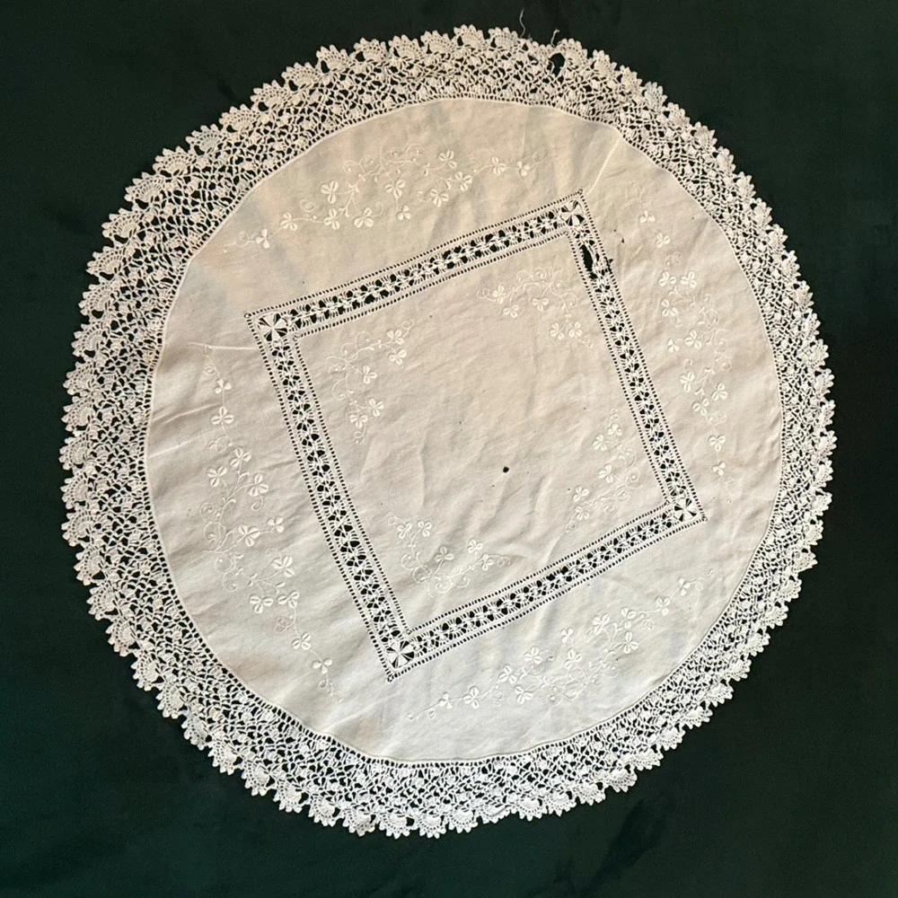Vintage White Embroidered‎ Lace Round Tablecloth Doily 22 Inch Cotton Linen