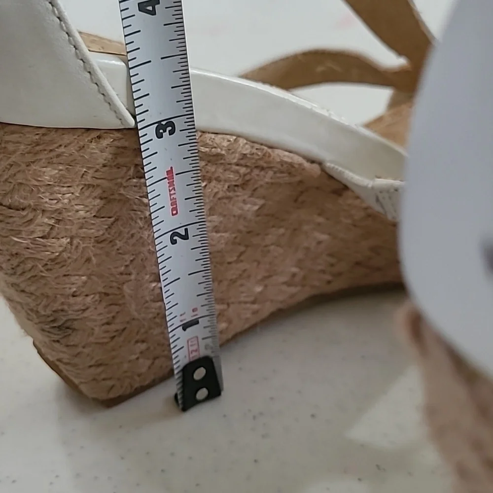 Kenneth Cole Reaction white wedge espadrilles sandals size 10