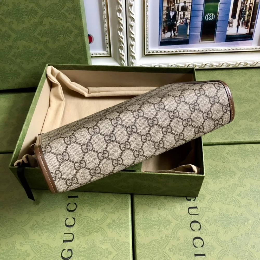 Gucci Aria GG Supreme Medium Pouch