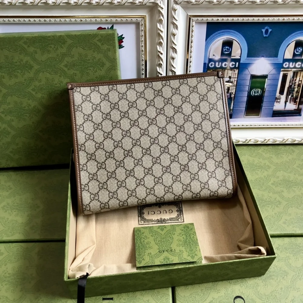 Gucci Aria GG Supreme Medium Pouch