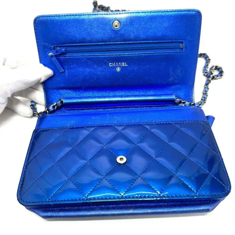 CHANEL blue shoulder