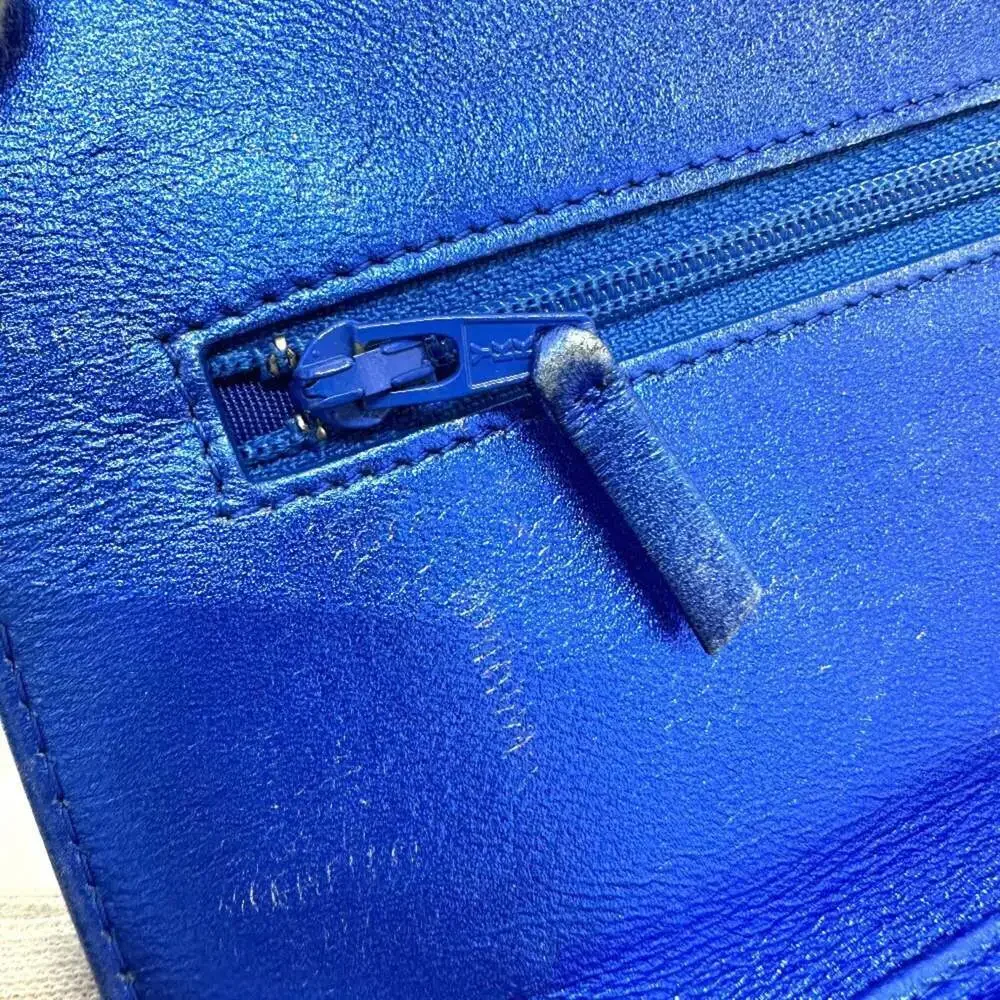 CHANEL blue shoulder