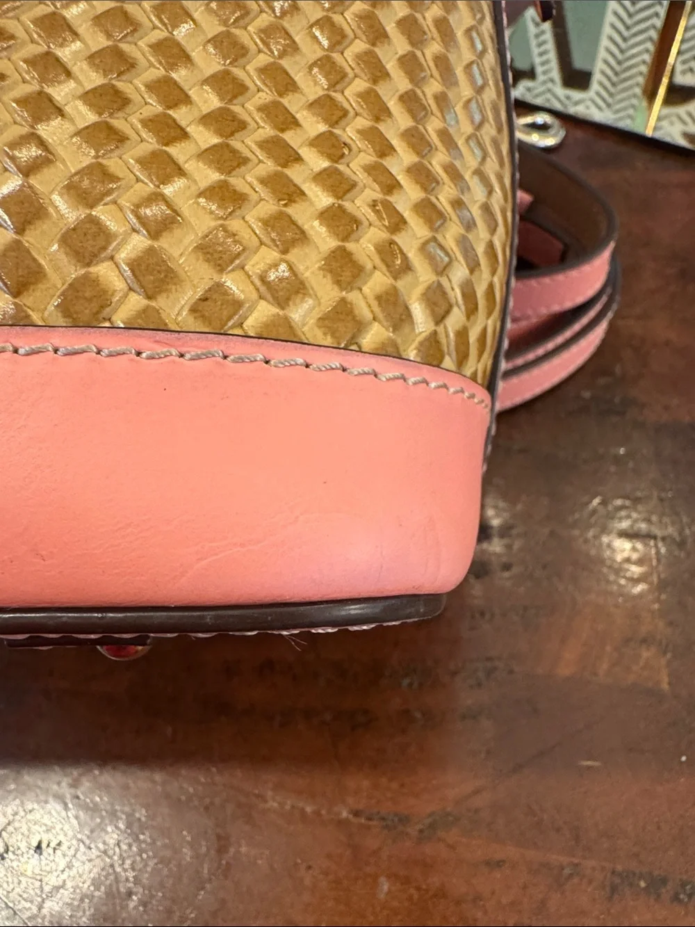 Dooney & Bourke crossbody use