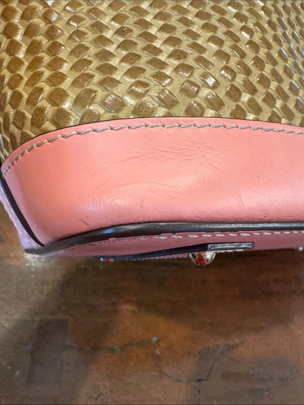 Dooney & Bourke tote front everyday