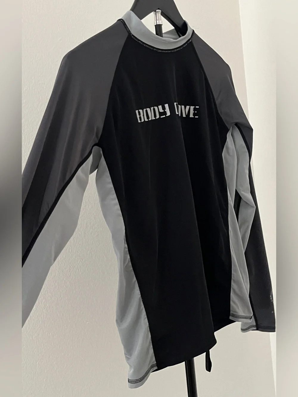 🌊 Classic Body Glove Long Sleeve Rash Guard | Black + Gray | Men’s/Unisex L