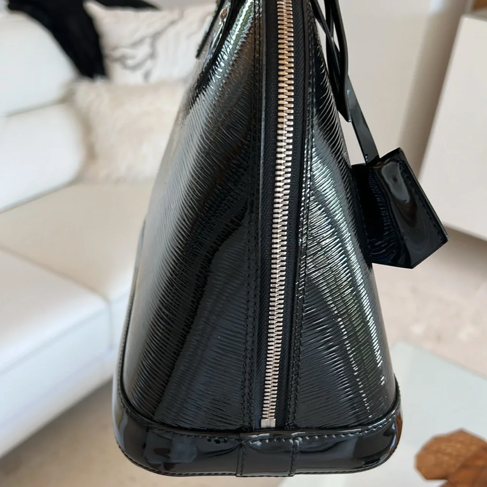 Louis Vuitton black size
